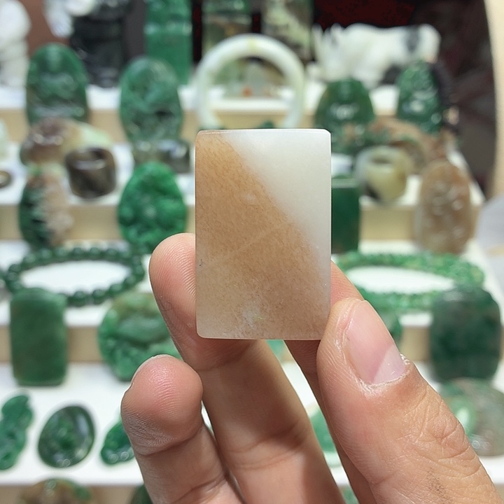 独山玉未镶嵌颈饰