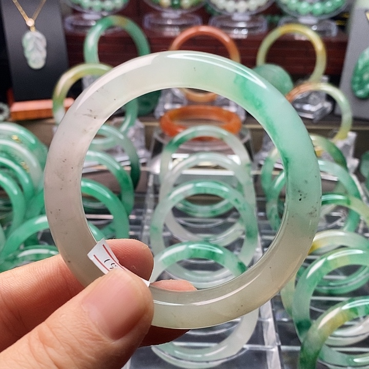 石英质玉手镯未镶嵌