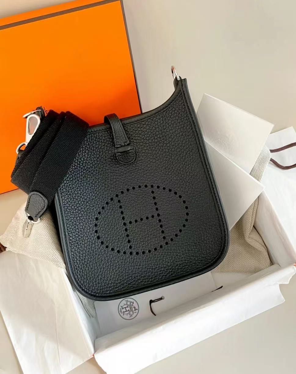 95新 Hermes/爱马仕 展会外场！黑银mini伊芙琳包