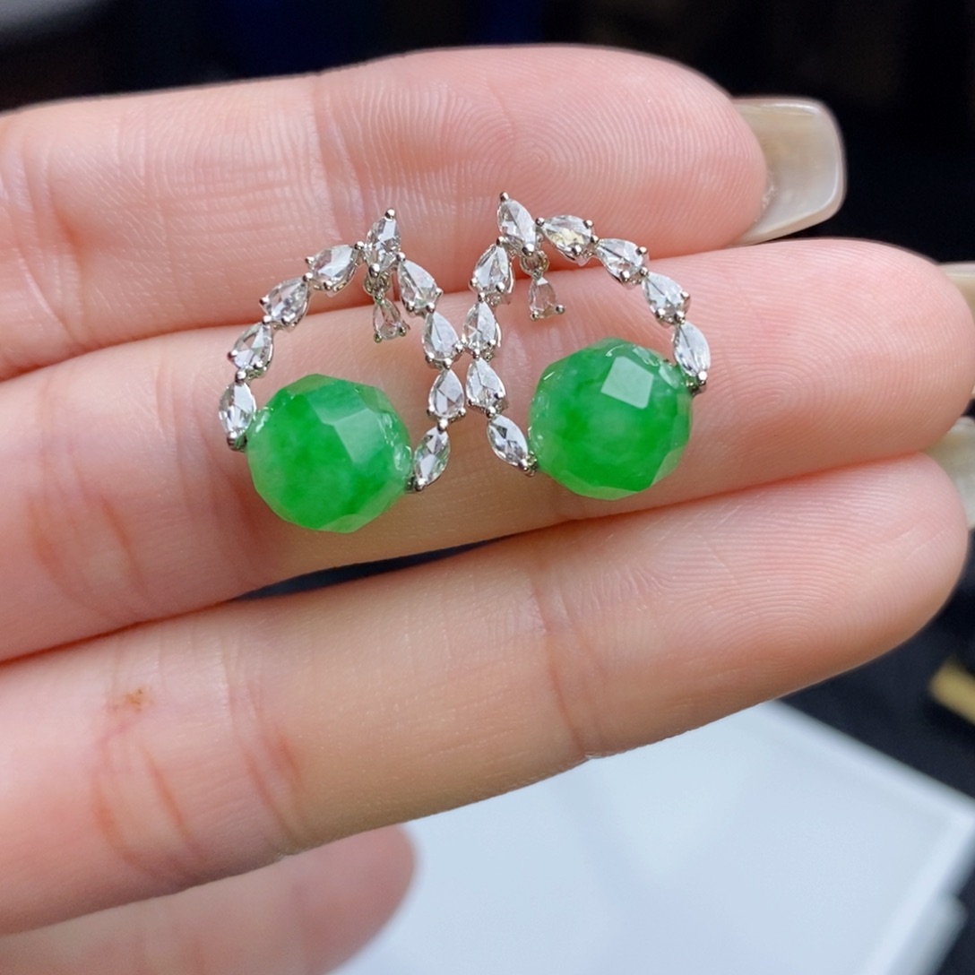 翡翠18K金镶嵌耳饰切割面珠珠耳钉（卡8.3mm）