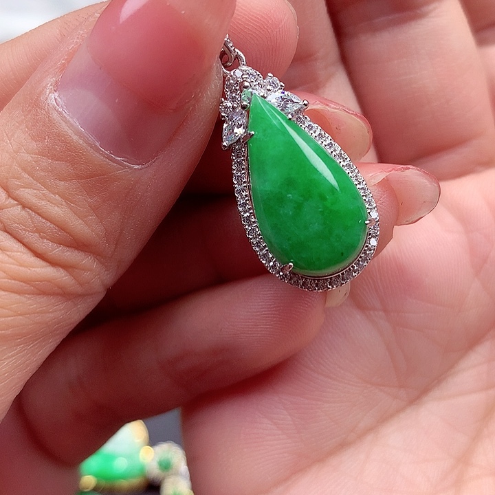 翡翠颈饰银S925镶嵌翡翠