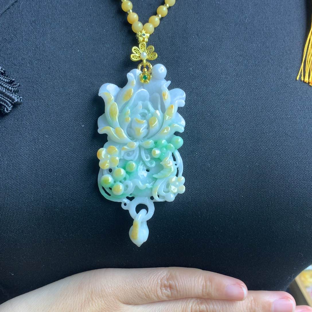 翡翠颈饰未镶嵌翡翠