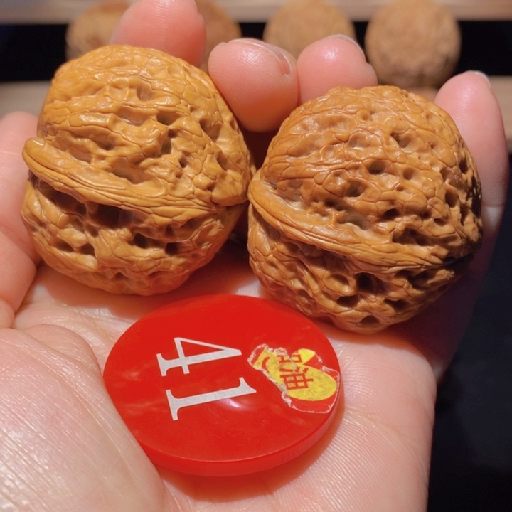 核桃峭壁悬崖尺寸3.9手把件