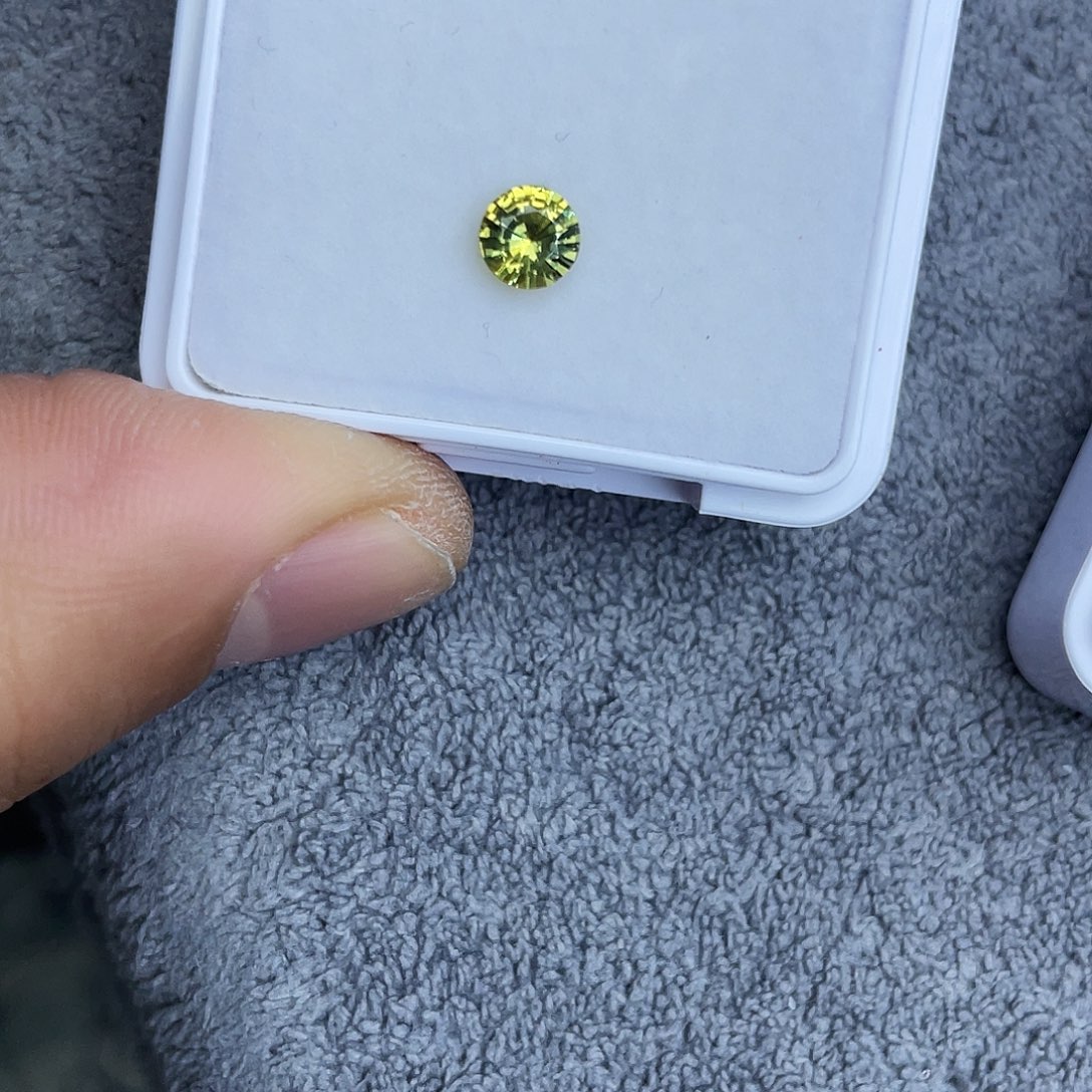 蓝宝石裸石0.56Ct