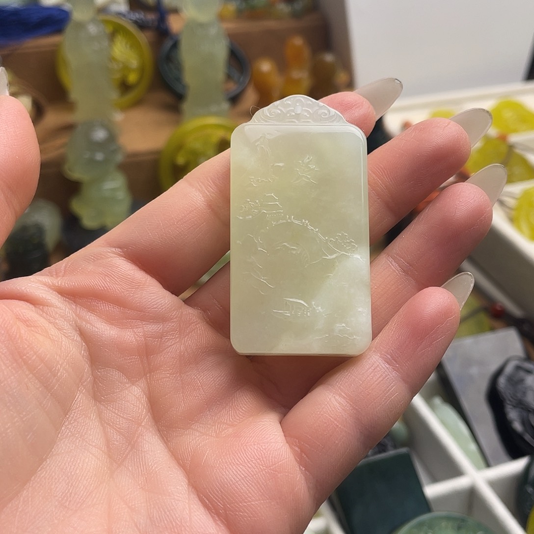 蛇纹石玉未镶嵌颈饰