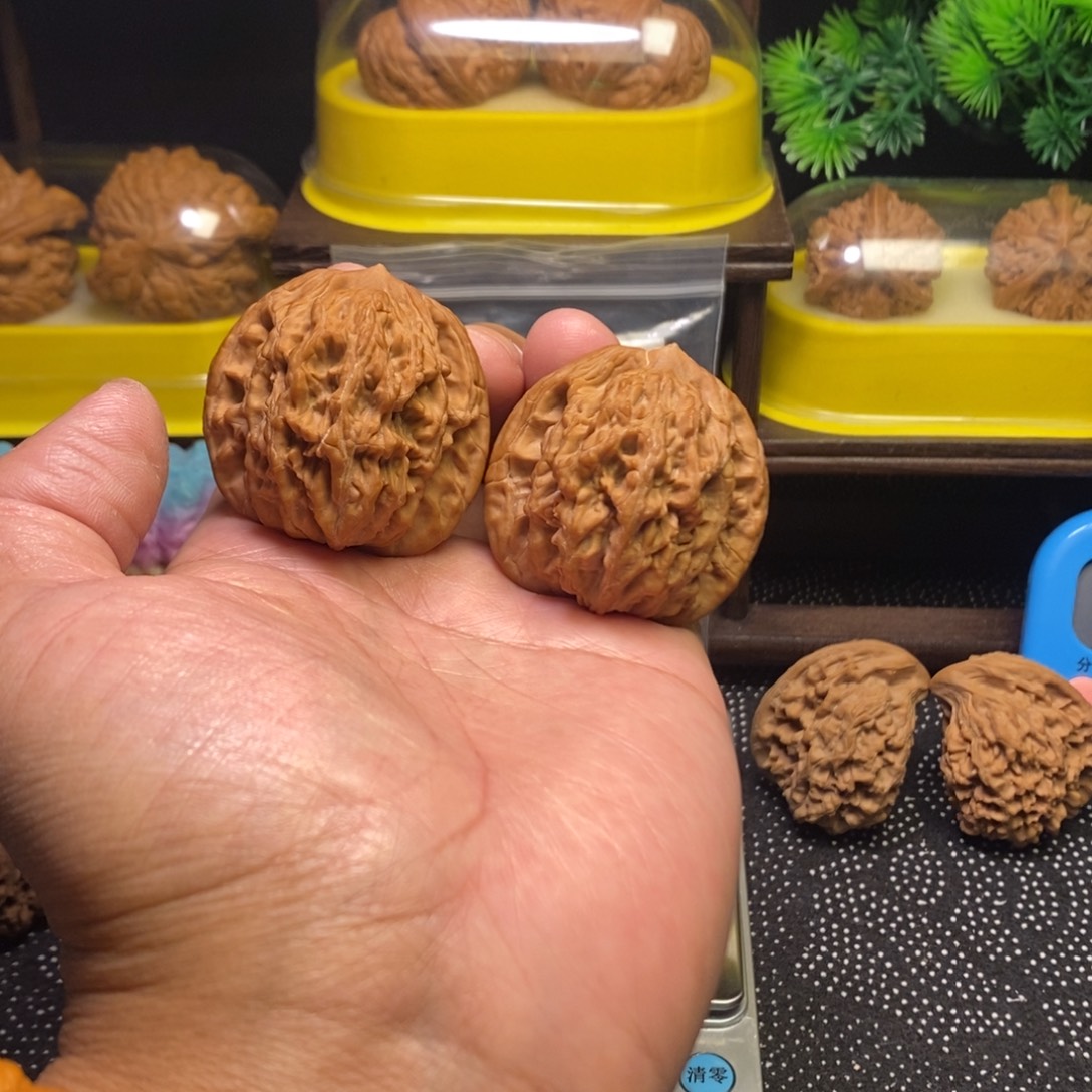 文玩核桃吊坠虎头44