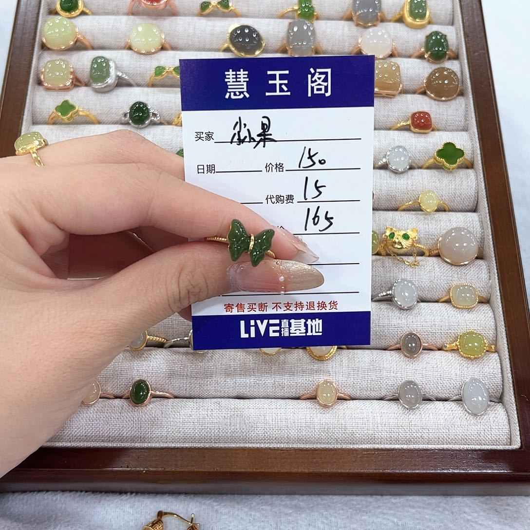 尛***ル和田玉未镶嵌耳饰不退不换