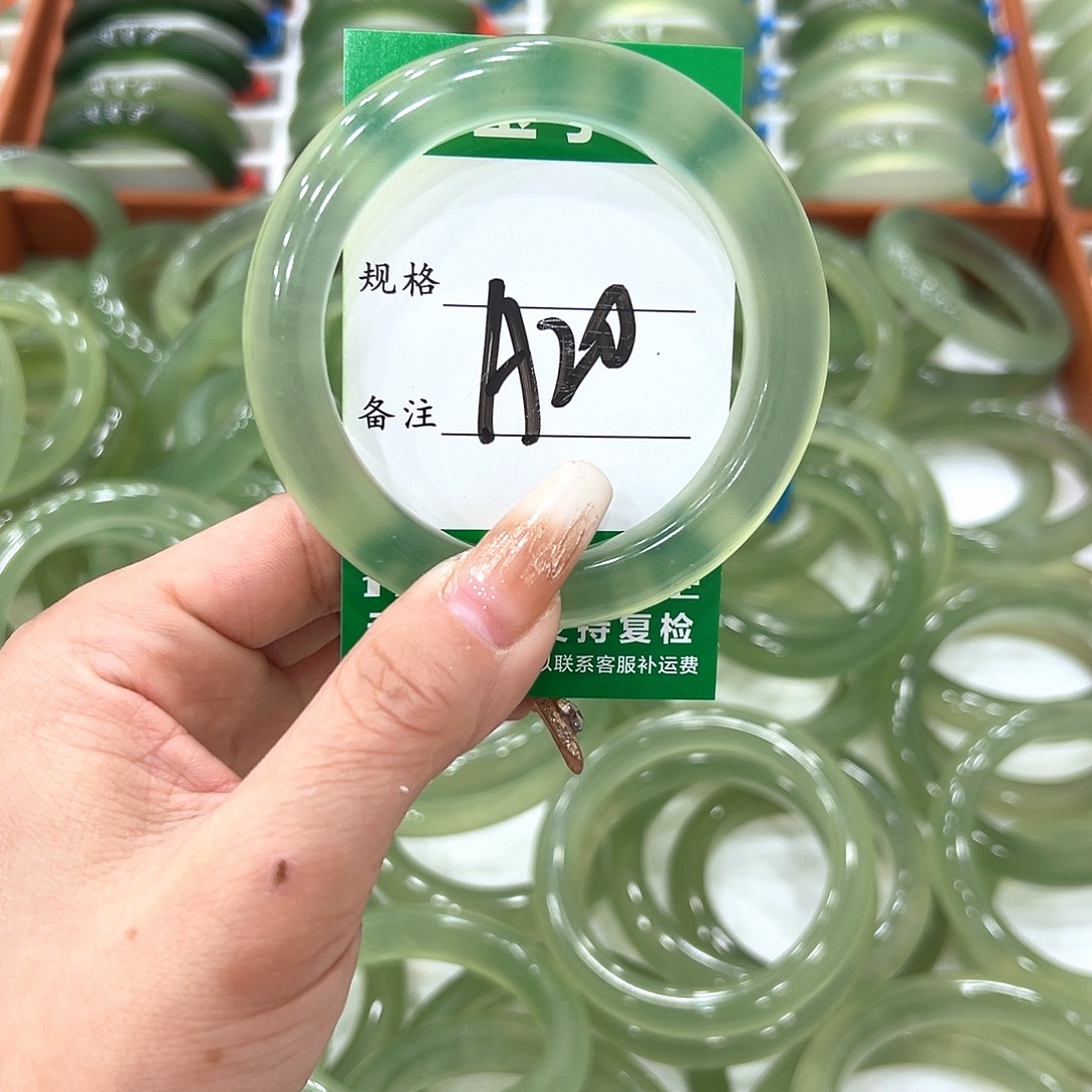 全***赴蛇纹石玉未镶嵌手镯