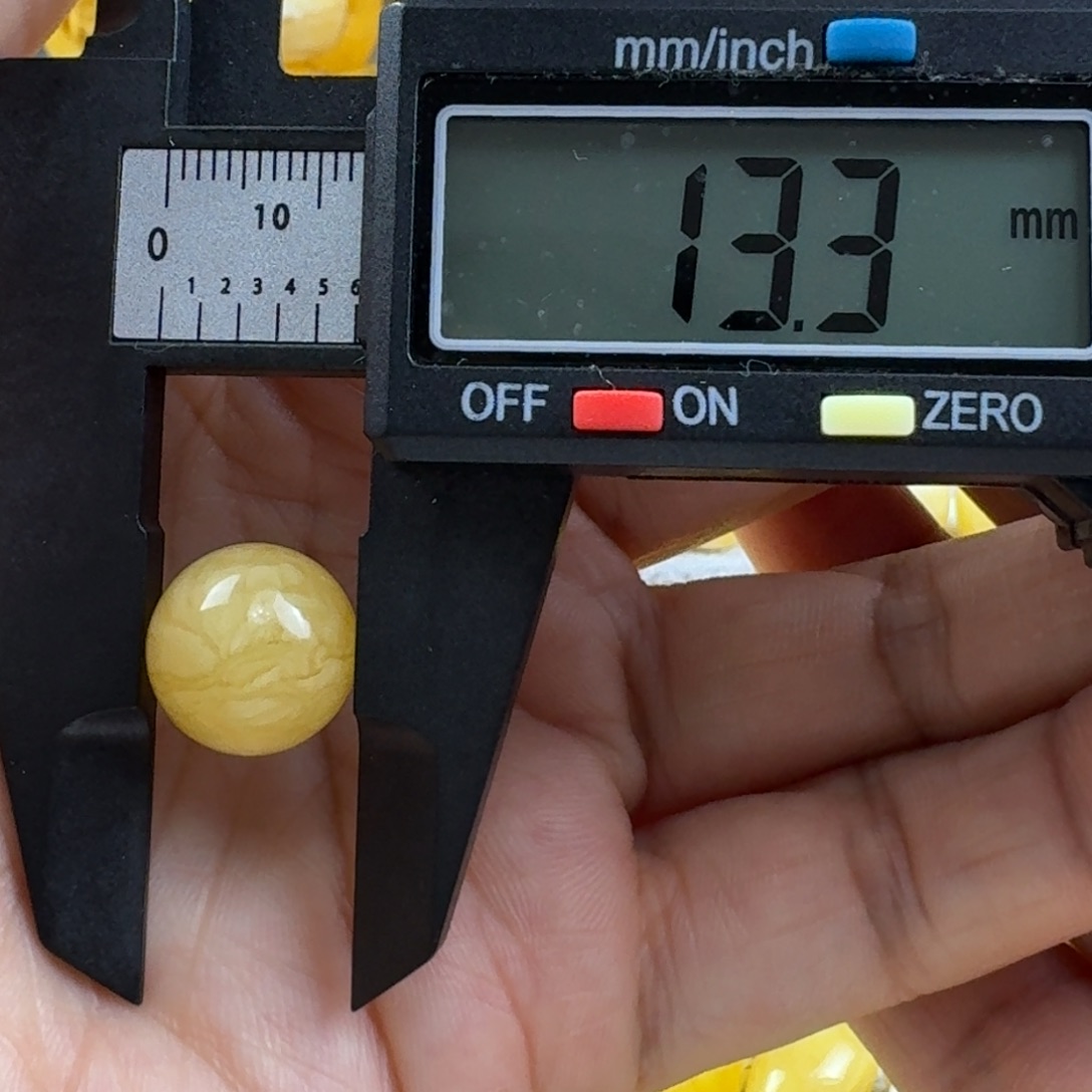 杰***哥蜜蜡未镶嵌裸石29