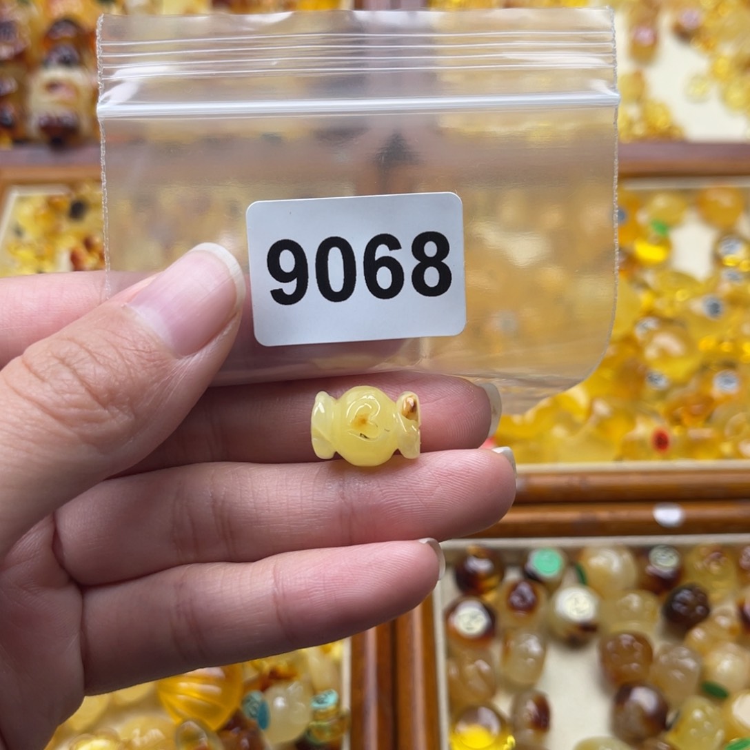 未镶嵌琥珀珠宝奇石