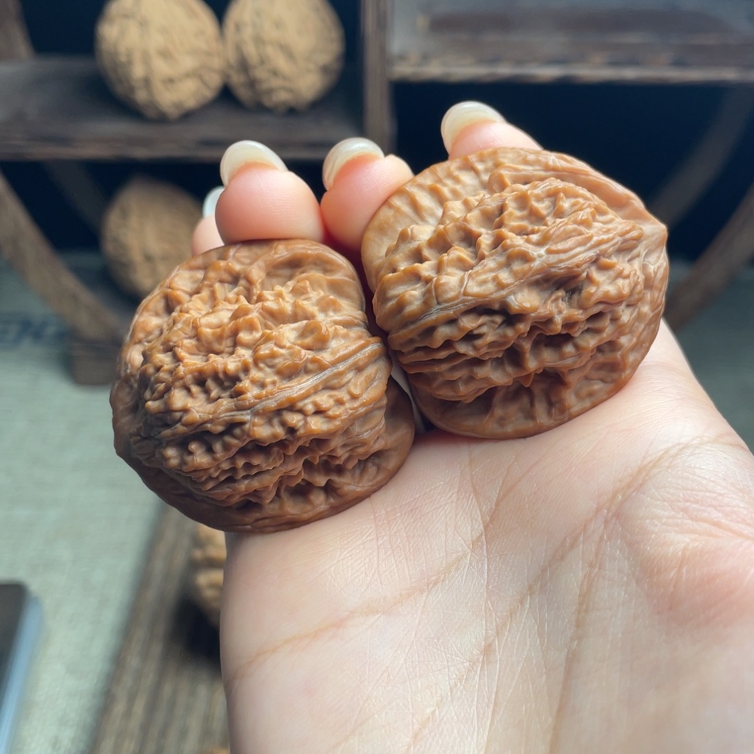 文玩核桃吊坠四座楼39 全品白茬精配毕业红皮