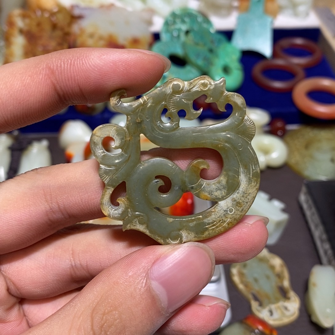 透闪石质玉未镶嵌车挂