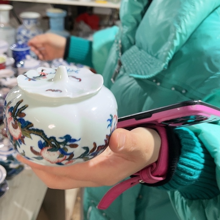 瓷片景德镇陶瓷茶叶罐。