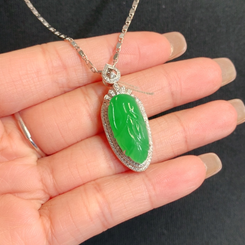 【闪购商品】颈饰18K金镶嵌翡翠玉米