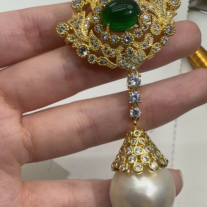 胸针未镶嵌拼合珍珠（马贝珠）