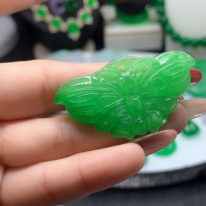 翡翠吊坠(赠链)未镶嵌