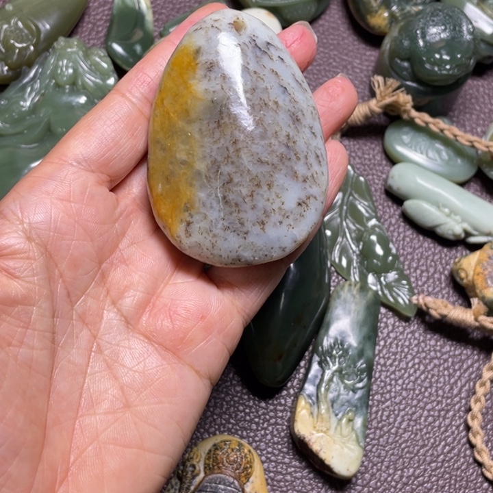 弗***王岫岩河磨玉（透闪石质玉）未镶嵌颈饰