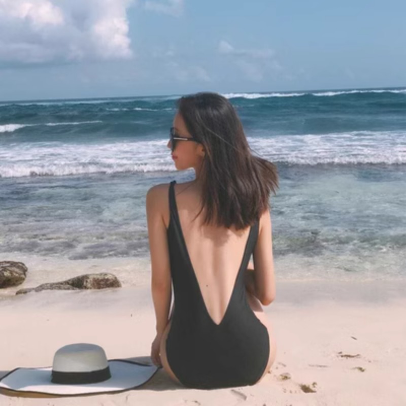 泳衣女复古ins风连体性感漏背小胸聚拢修身显瘦泡温泉度假游泳装