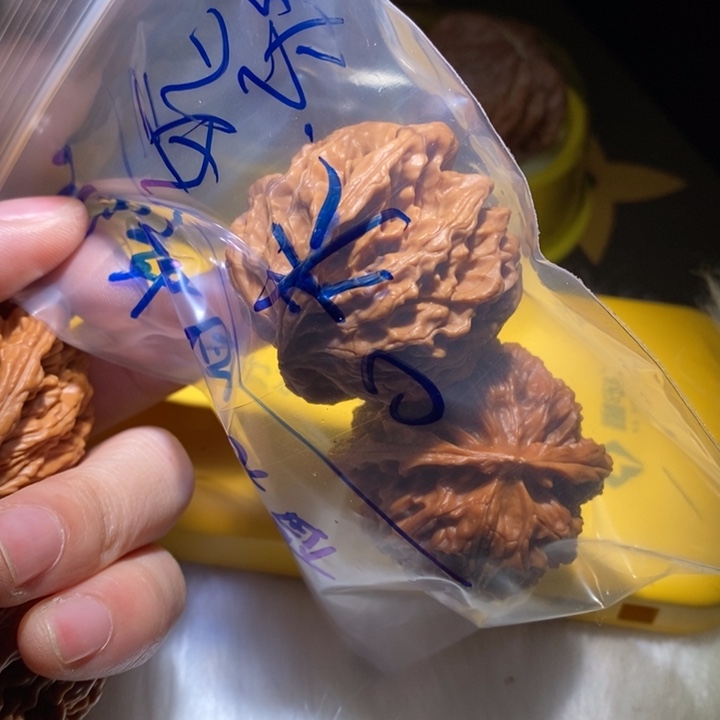 昵***置桃核吊坠福袋也有一双好看