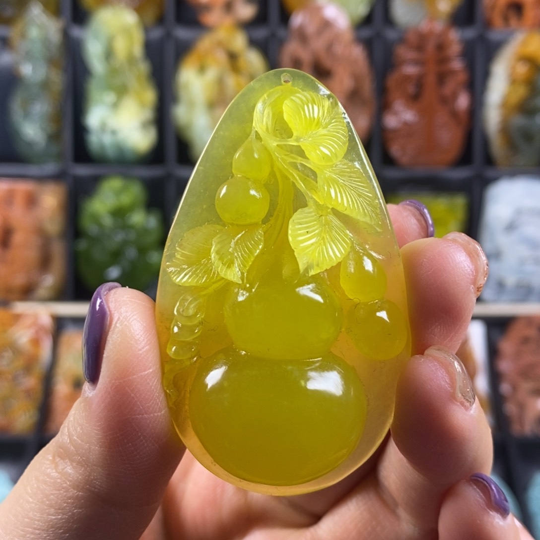 蛇纹石玉颈饰合金