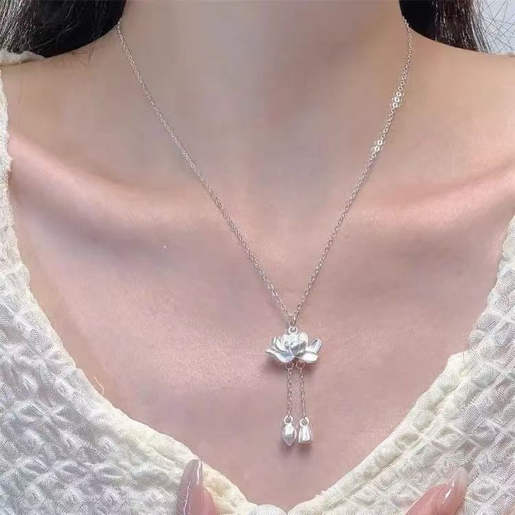 【热卖爆款】设计感流苏莲花项链（25724）