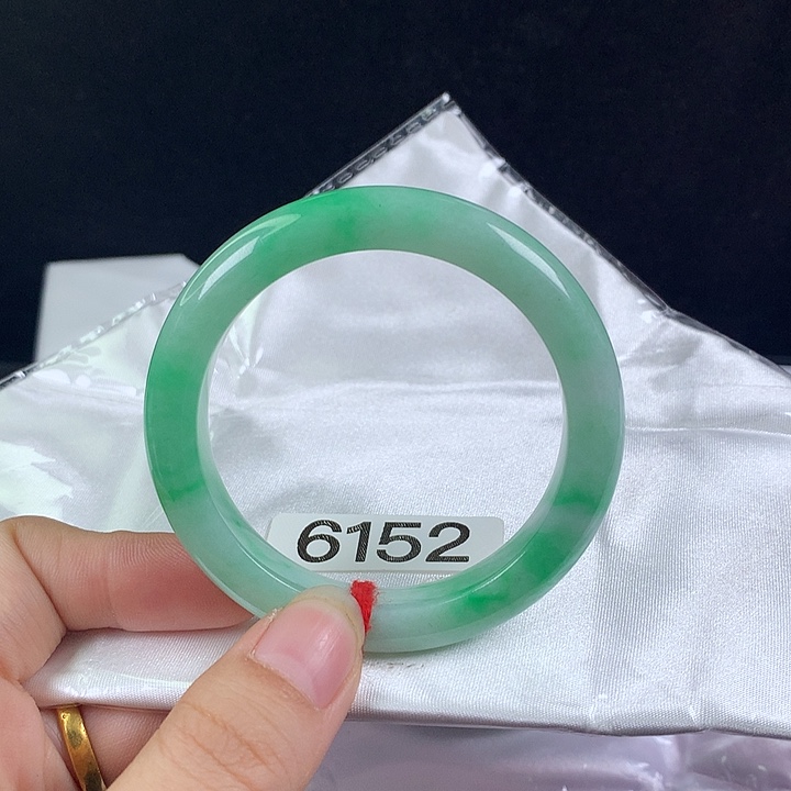 翡翠未镶嵌手镯51圈 满圈阳绿