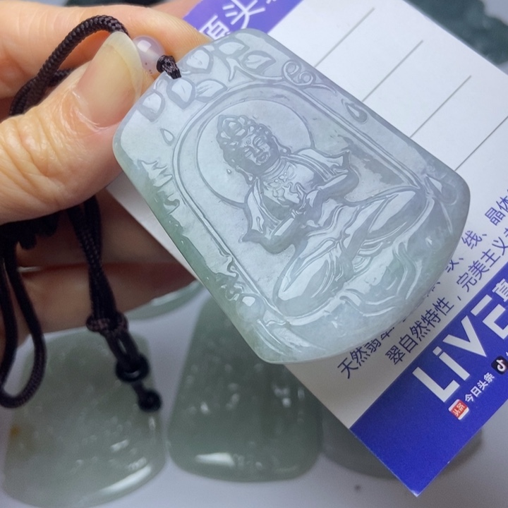 翡翠挂件未镶嵌翡翠