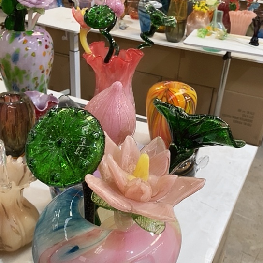 琉璃花瓶高45厘米宽9厘米