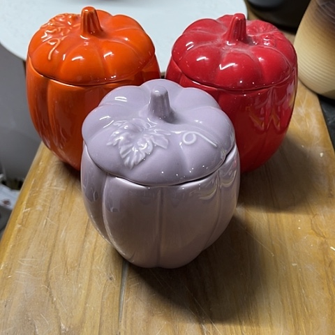 微瑕，不能明火，口径8厘米，高8，3套