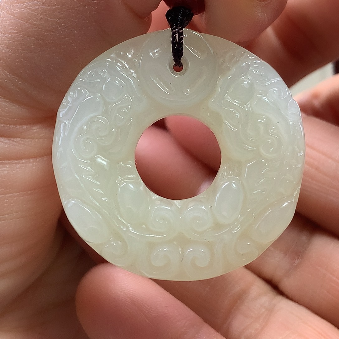 路***鸿和田玉未镶嵌颈饰