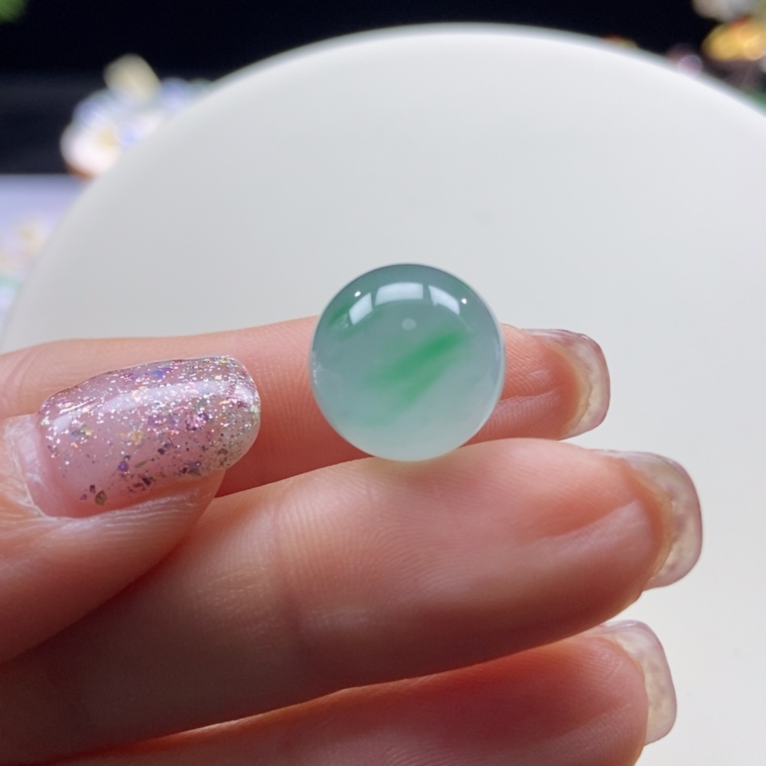 翡翠颈饰未镶嵌冰蓝底飘绿圆珠13.9mm