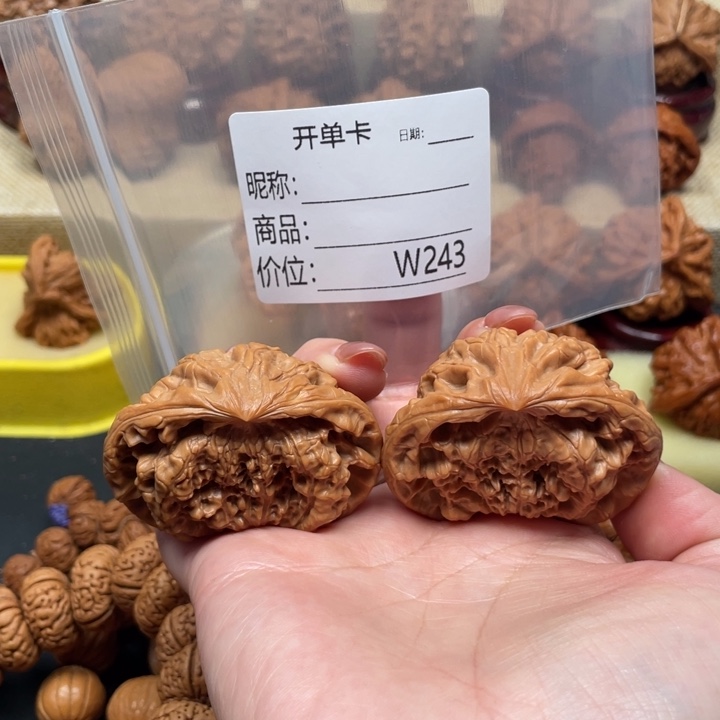 《***》文玩核桃吊坠文玩的好的人都是有钱有钱