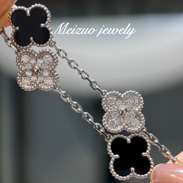 Meizuo珠宝【高定款】18K金天然钻石熊猫五花手链