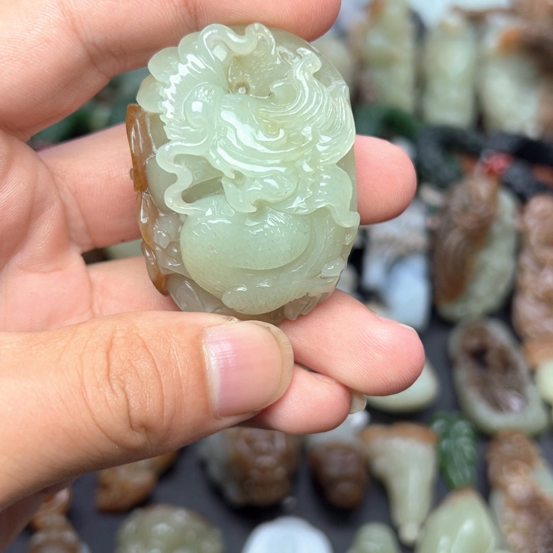 和田玉未镶嵌把件