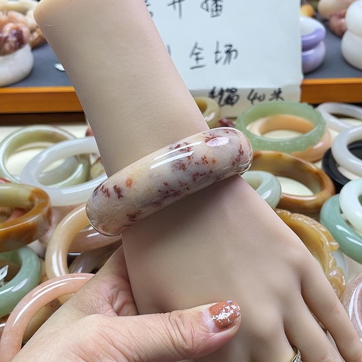 未镶嵌手镯石英质玉偏****晓