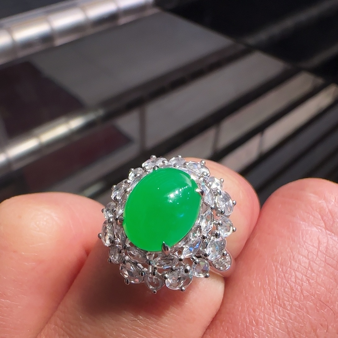 翡翠18K金镶嵌戒指