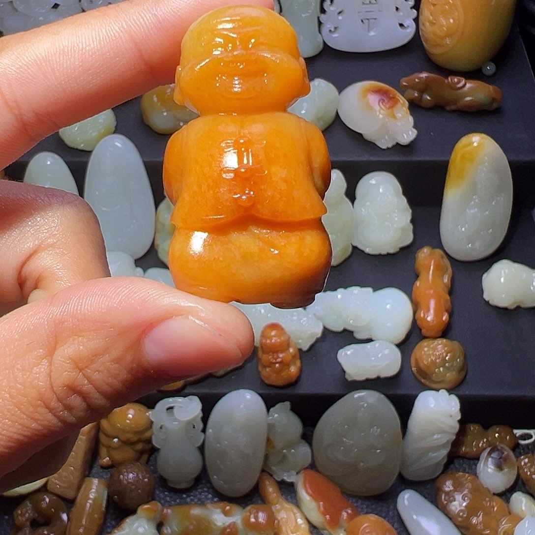 牛***牛和田玉未镶嵌颈饰