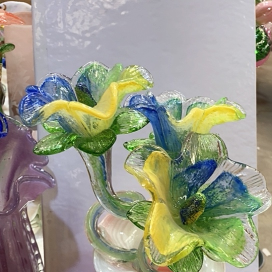 琉璃花瓶高45厘米宽9厘米