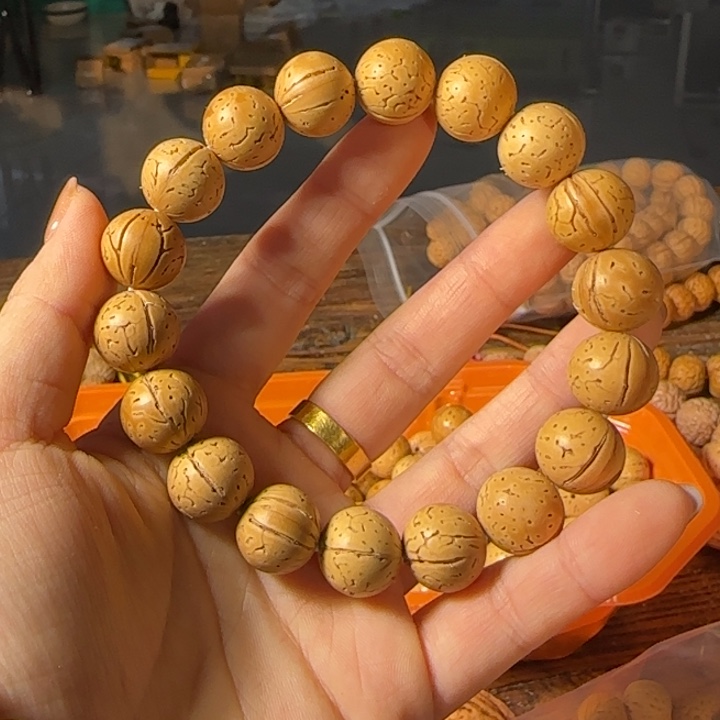 吊坠桃核盘锦黄油