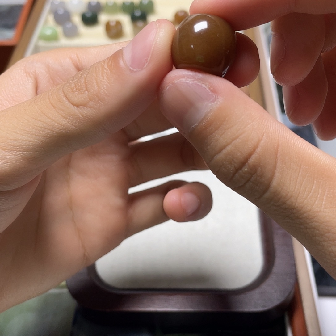 小***达和田玉未镶嵌颈饰