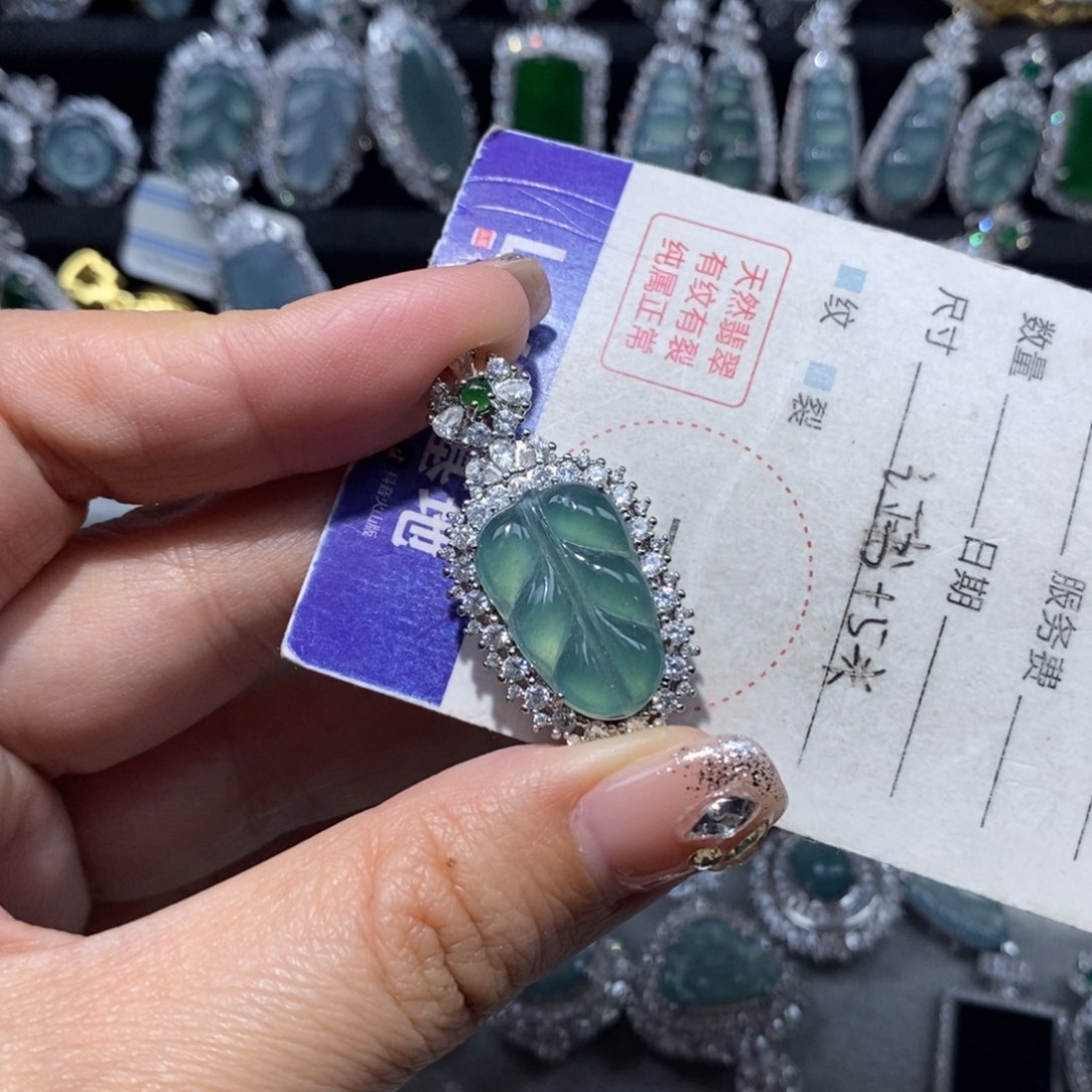 翡翠颈饰未镶嵌翡翠