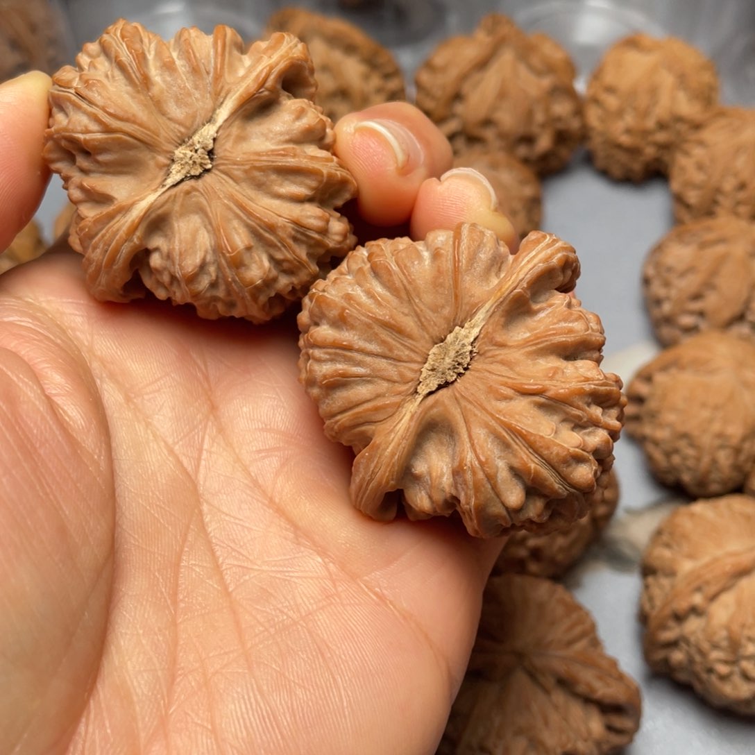 【闪购商品】文玩核桃吊坠星**道大肚子球白………