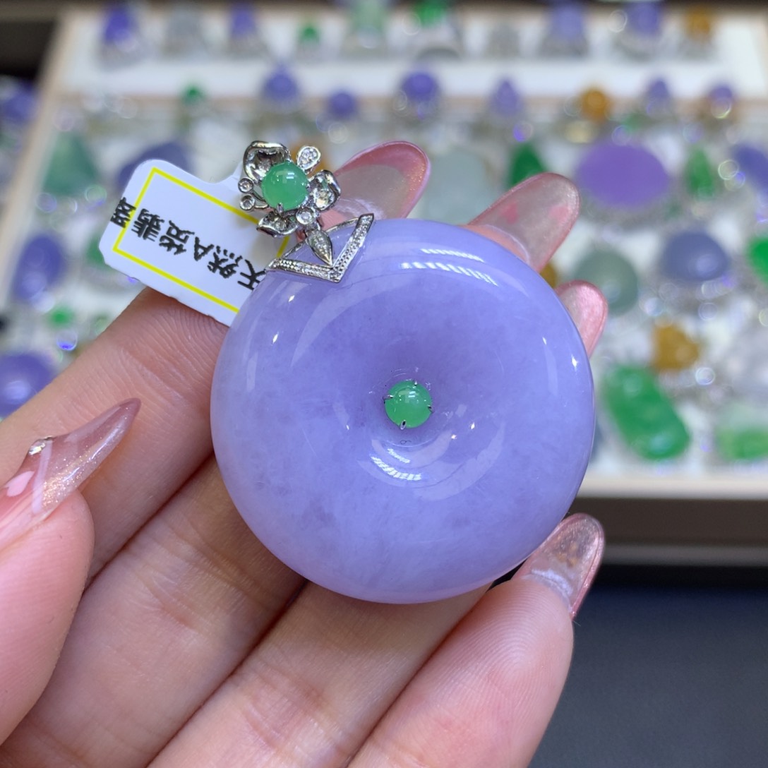 翡翠颈饰18K金镶嵌翡翠