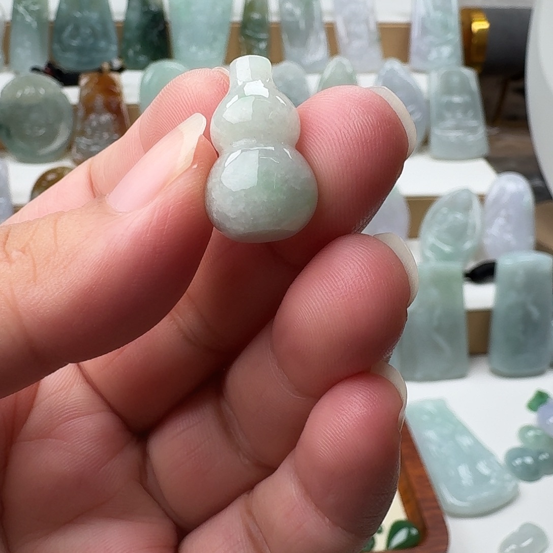 翡翠未镶嵌颈饰32