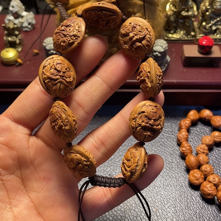 大桃核雕刻瑕疵钟馗头