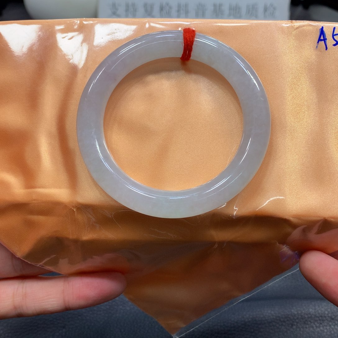 翡翠手镯（圆镯）未镶嵌翡翠