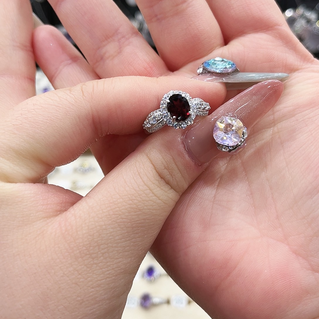 倾***柔银S925镶嵌芙蓉石戒指