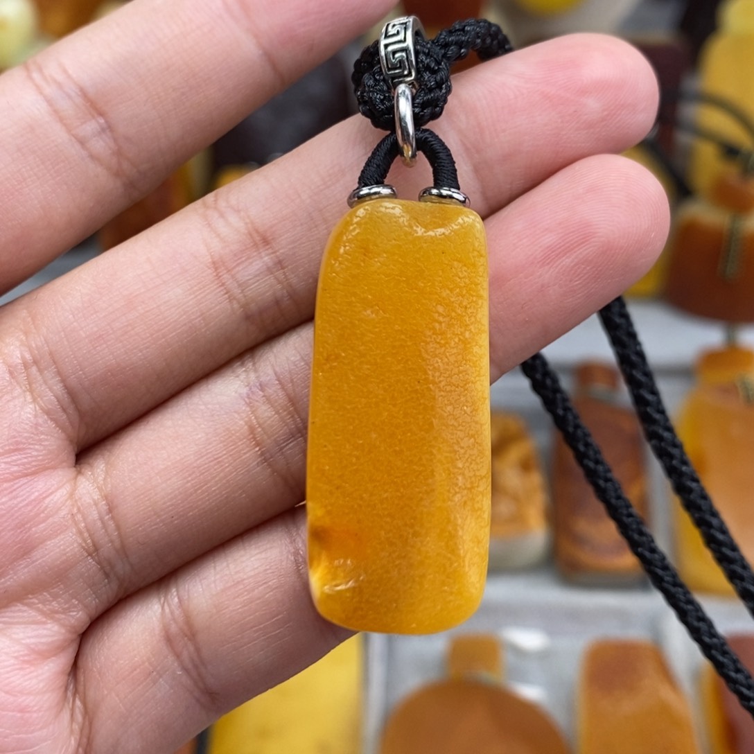 琥珀吊坠(赠链)未镶嵌