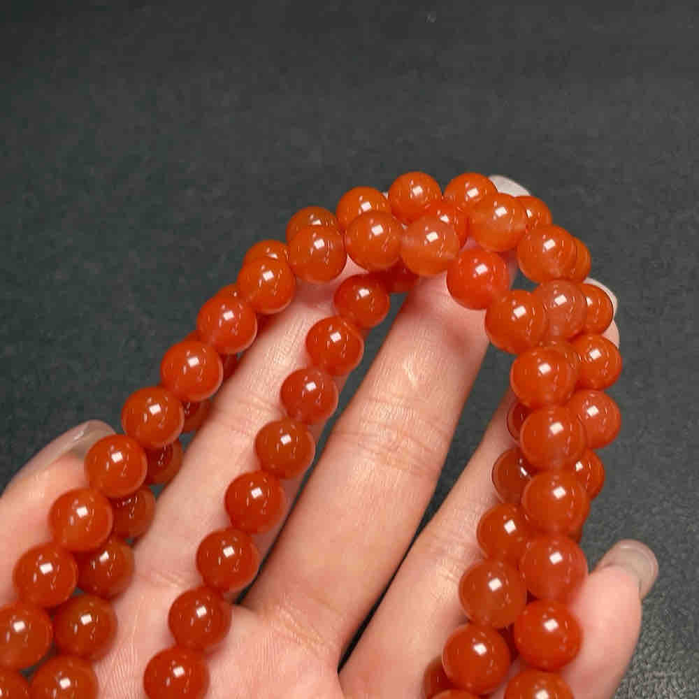 南​红​玛​瑙​珠​链​ ​重​约​9​4​.​7​2​克​ ​卡​8​.​4​m​m​左​右​