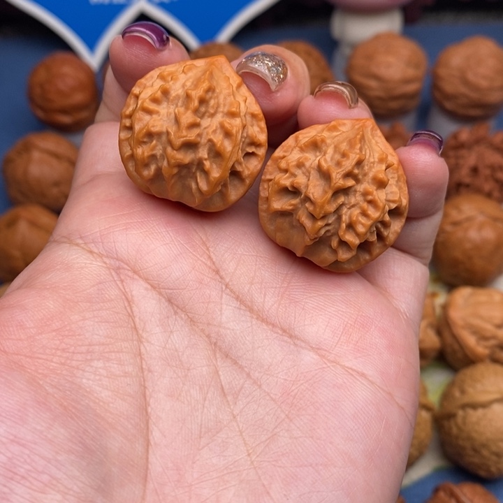 文玩核桃把件龙脊背